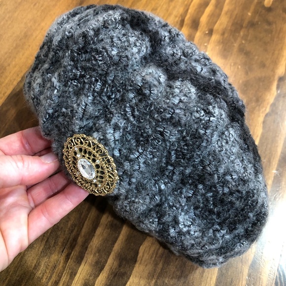 Vintage 1960’s Womens Acrylic Grey Black Round Shaped Winter Beret with Pin - Picture 1 of 4